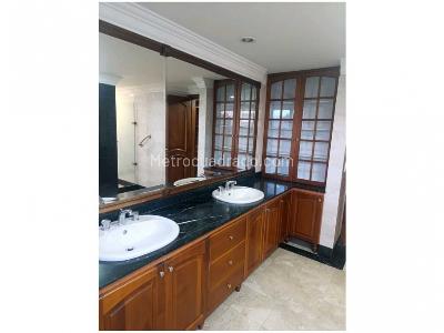 Apartamento de 3 alcobas en venta en El Poblado, Medellín, 250 m² · foto 19 de 20