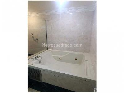 Apartamento de 3 alcobas en venta en El Poblado, Medellín, 250 m² · foto 20 de 20