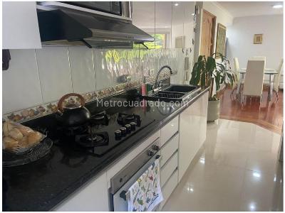 Apartamento de 3 alcobas en venta en El Poblado, Medellín, 86 m² · foto 11 de 12