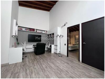 Casa de 3 alcobas en venta en Montesori, Envigado, 226 m² · foto 8 de 18