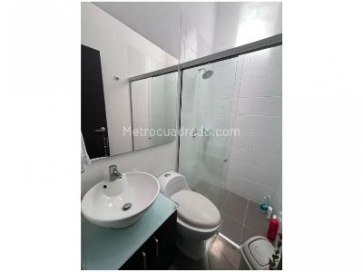 Casa de 3 alcobas en venta en Montesori, Envigado, 226 m² · foto 14 de 18