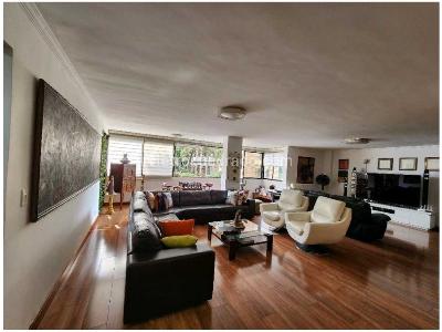 Apartamento en venta en El Poblado, Medellín · foto 2 de 18