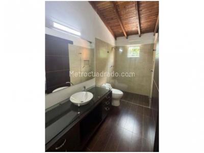 Casa de 4 alcobas en venta en Transversal Intermedia, Envigado, 217 m² · foto 11 de 20