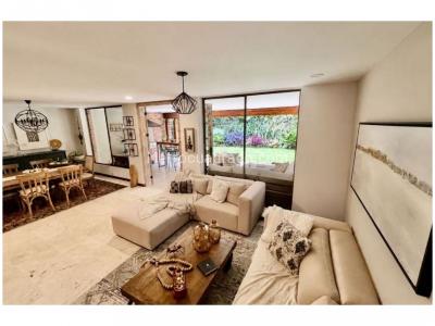 Casa de 4 alcobas en venta en Transversal Intermedia, Envigado, 217 m² · foto 17 de 20
