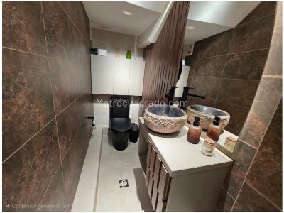 Casa de 3 alcobas en venta en El Poblado, Medellín, 229 m² · foto 11 de 18