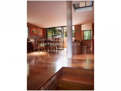 Casa de 3 alcobas en venta en Loma De Las Brujas, Envigado, 201 m² · foto 3 de 20