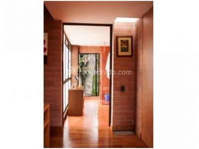 Casa de 3 alcobas en venta en Loma De Las Brujas, Envigado, 201 m² · foto 8 de 20