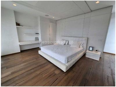 Apartamento de 2 alcobas en venta en El Poblado, Medellín, 355 m² · foto 18 de 20