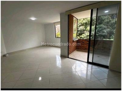 Apartamento de 3 alcobas en venta en Laureles, Medellín, 126 m² · foto 2 de 10