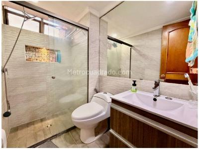 Apartamento de 3 alcobas en venta en El Poblado, Medellín, 165 m² · foto 12 de 14