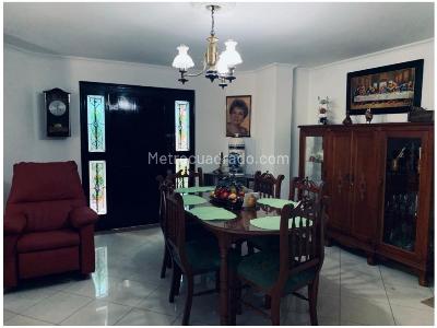 Casa de 4 alcobas en venta en La Doctora, Sabaneta, 282 m² · foto 3 de 20