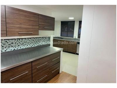 Casa de 3 alcobas en venta en Intermedia, Envigado, 250 m² · foto 2 de 11
