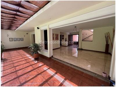 Casa de 3 alcobas en venta en El Poblado, Medellín, 257 m² · foto 11 de 20