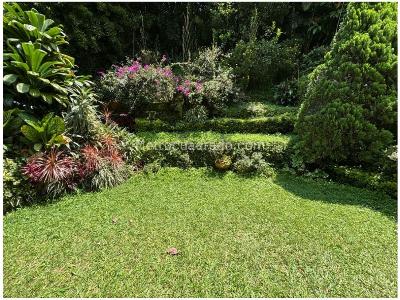 Casa de 3 alcobas en venta en El Poblado, Medellín, 257 m² · foto 13 de 20