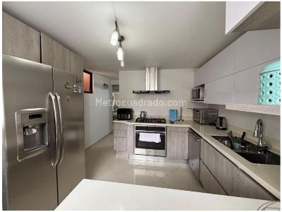 Casa de 4 alcobas en venta en El Poblado, Medellín, 220 m² · foto 2 de 12