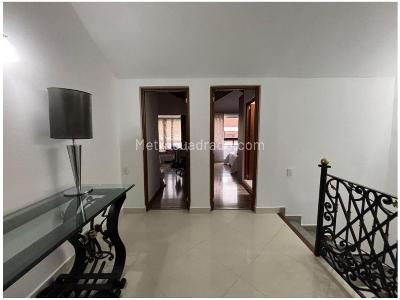 Casa de 4 alcobas en venta en El Poblado, Medellín, 220 m² · foto 9 de 12