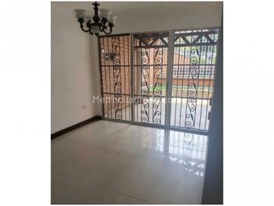 Casa de 5 alcobas en venta en Loma De Los Bernal, Medellín, 180 m² · foto 14 de 20