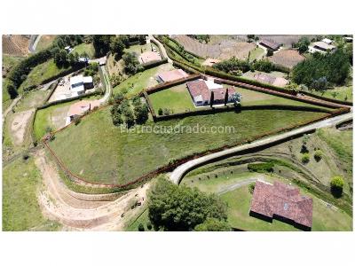 Casa de 4 alcobas en venta en Vereda Los Pinos, Rionegro · foto 3 de 13