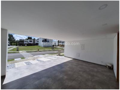 Casa de 4 alcobas en venta en Llanogrande, Rionegro, 300 m² · foto 4 de 20