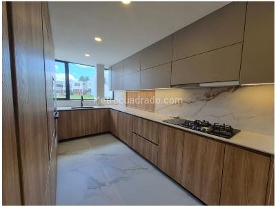 Casa de 4 alcobas en venta en Llanogrande, Rionegro, 300 m² · foto 13 de 20