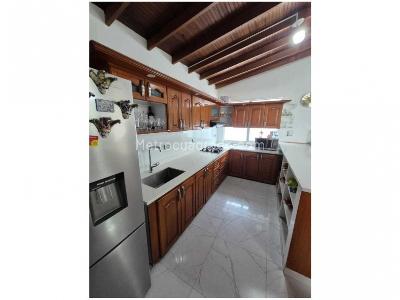 Casa de 5 alcobas en venta en Laureles, Medellín, 212 m² · foto 2 de 20