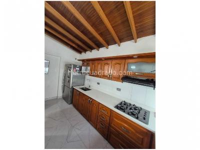 Casa de 5 alcobas en venta en Laureles, Medellín, 212 m² · foto 3 de 20