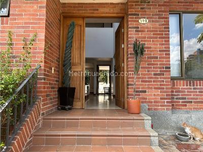Casa de 3 alcobas en venta en Altos Del Poblado, Medellín, 308 m² · foto 2 de 3