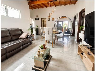 Apartamento de 2 alcobas en venta en Laureles, Medellín, 163 m² · foto 2 de 14