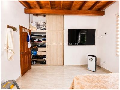Apartamento de 2 alcobas en venta en Laureles, Medellín, 163 m² · foto 12 de 14