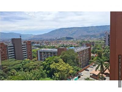 Apartamento de 3 alcobas en venta en Loma De Los Bernal, Medellín, 90 m² · foto 2 de 17