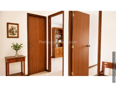 Apartamento de 3 alcobas en venta en Loma De Los Bernal, Medellín, 90 m² · foto 6 de 17