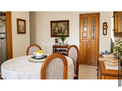 Apartamento de 3 alcobas en venta en Loma De Los Bernal, Medellín, 90 m² · foto 8 de 17
