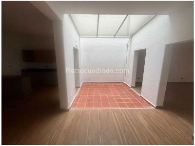 Casa de 5 alcobas en venta en Santa Teresita, Medellín, 203 m² · foto 5 de 16