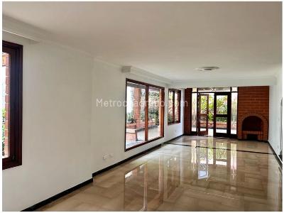 Apartamento de 3 alcobas en venta en El Tesoro, Medellín, 165 m² · foto 6 de 20