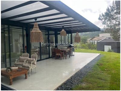 Casa de 3 alcobas en venta en Alto Del Escobero, Envigado, 260 m² · foto 2 de 18