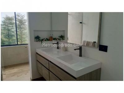 Casa de 3 alcobas en venta en Alto Del Escobero, Envigado, 260 m² · foto 12 de 18