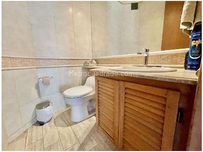 Casa de 4 alcobas en venta en Las Palmas, Medellín, 360 m² · foto 8 de 20