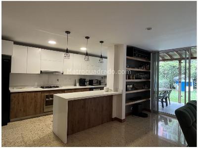 Casa de 3 alcobas en venta en Tv Superior, Medellín, 210 m² · foto 3 de 20