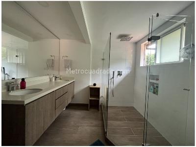 Casa de 3 alcobas en venta en Tv Superior, Medellín, 210 m² · foto 11 de 20