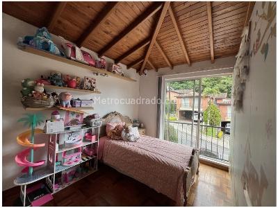 Casa de 3 alcobas en venta en Tv Superior, Medellín, 210 m² · foto 13 de 20
