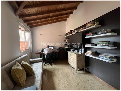 Casa de 3 alcobas en venta en Tv Superior, Medellín, 210 m² · foto 14 de 20