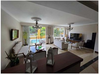 Casa de 4 alcobas en venta en Loma Del Chocho, Envigado, 382 m² · foto 2 de 19