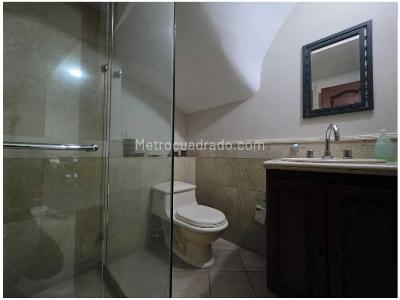 Casa de 4 alcobas en venta en Loma Del Chocho, Envigado, 382 m² · foto 16 de 19