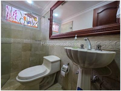 Casa de 4 alcobas en venta en Loma Del Chocho, Envigado, 382 m² · foto 18 de 19