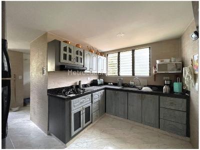 Apartamento de 3 alcobas en venta en Cerro Nutibara, Medellín, 115 m² · foto 2 de 17