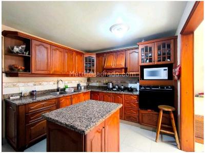 Apartamento de 4 alcobas en venta en Laureles, Medellín, 250 m² · foto 12 de 20