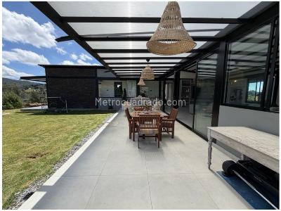 Casa de 3 alcobas en venta en Alto Del Escobero, Envigado, 1577 m² · foto 2 de 20