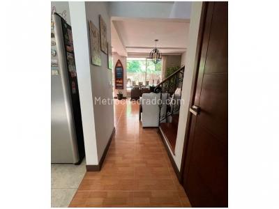 Casa de 3 alcobas en venta en La Abadia, Envigado, 166 m² · foto 9 de 20
