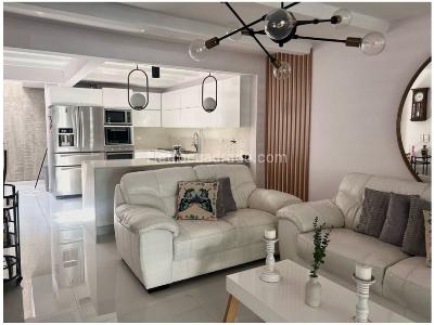 Casa de 3 alcobas en venta en Diego Echavarria, Medellín, 174 m² · foto 2 de 20