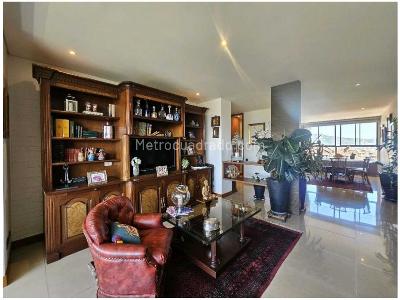 Apartamento de 3 alcobas en venta en Loma De Los Gonzalez, Medellín, 210 m² · foto 2 de 11